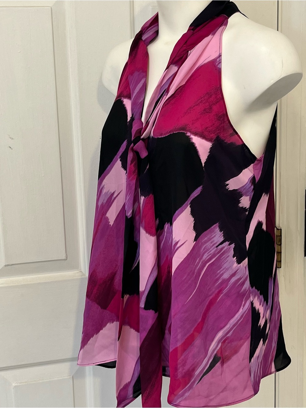 Jennifer Lopez Pink, Magenta & Black Tie-Neck Sleeveless Tank V Neck